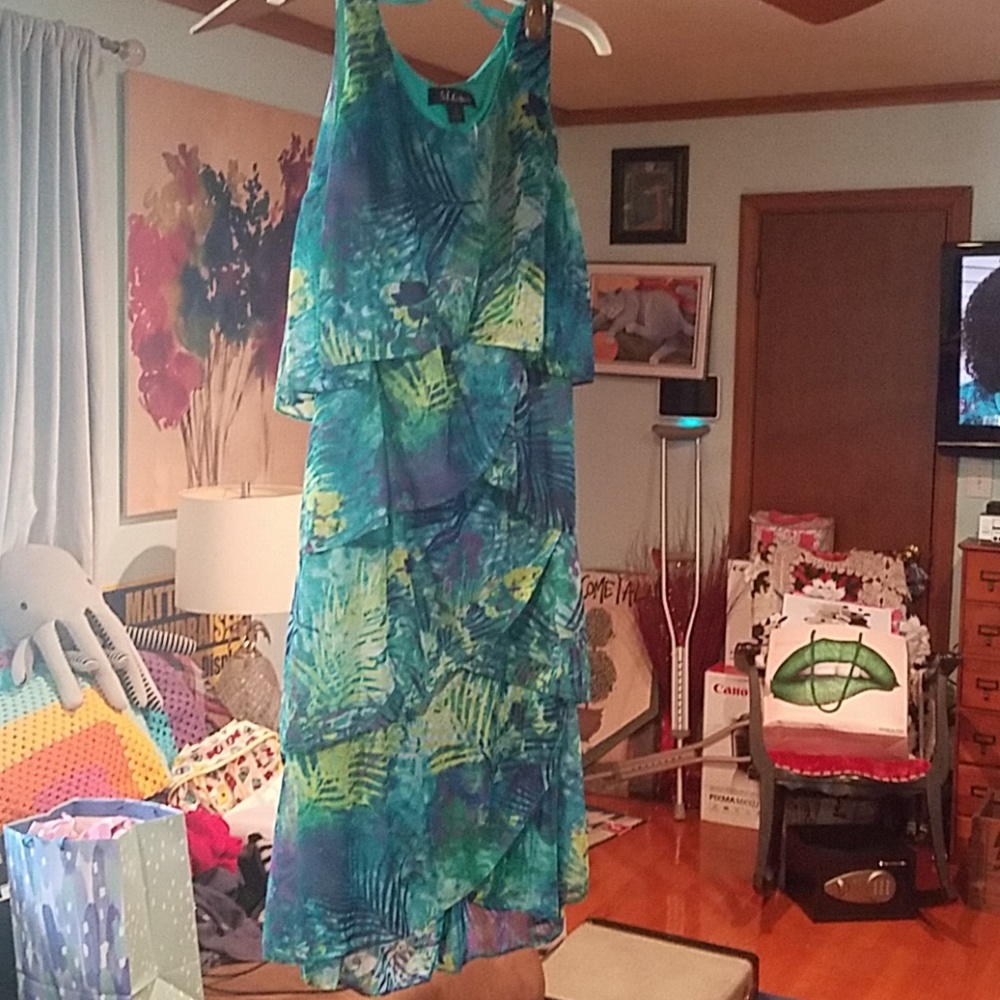 S L Fashions Sz 10 Floral Layered Dress. Z01